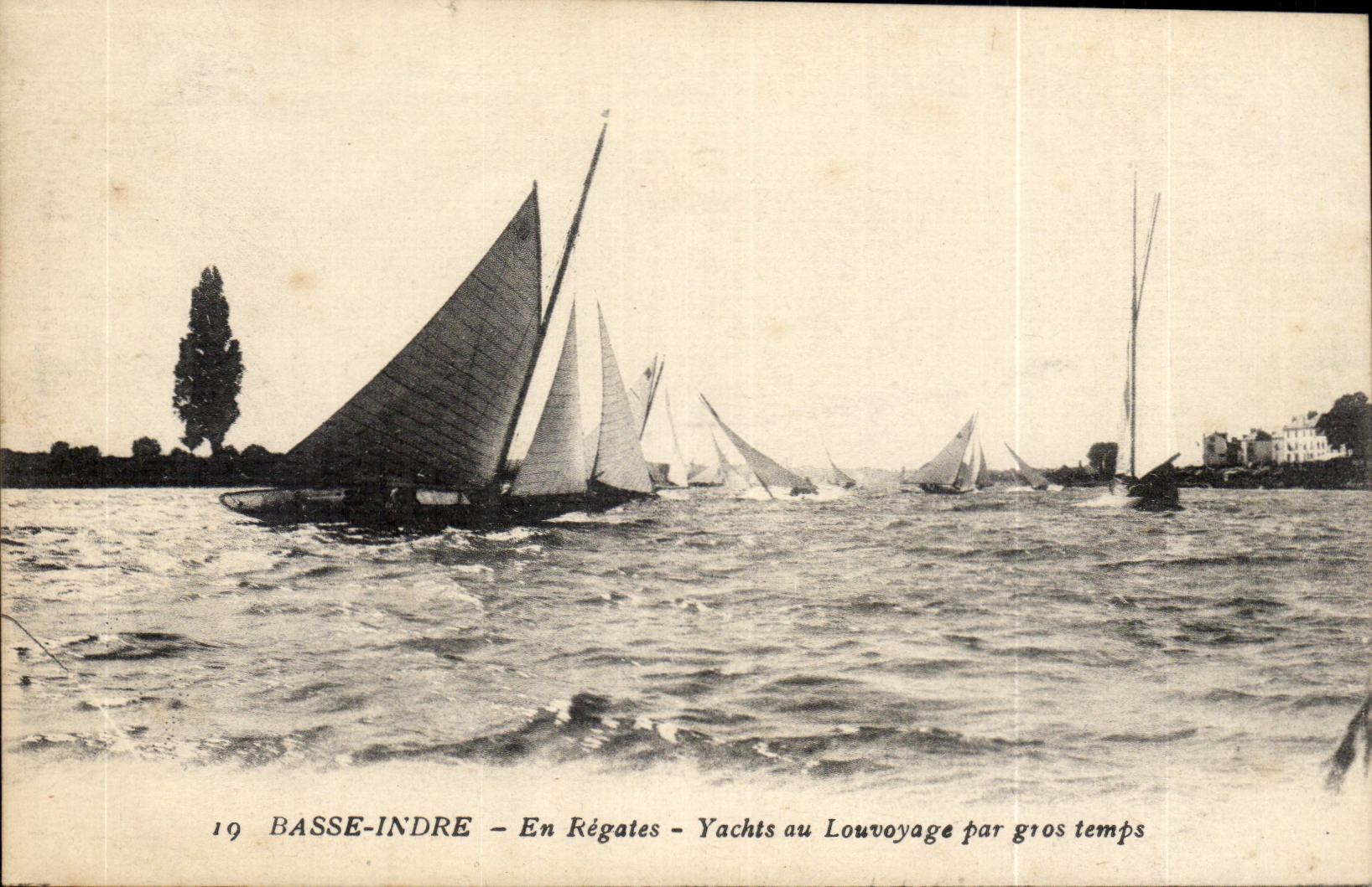 BASSE-INDRE — En Régates — Yachts au Louvoyage par gros temps