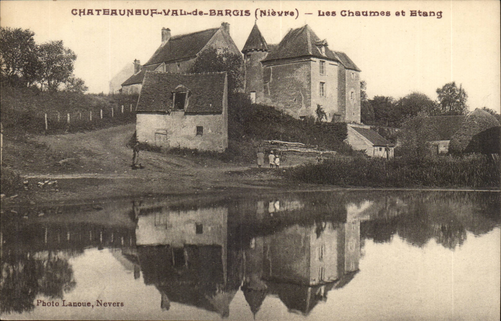 Chateauneuf Val de Barois - Les Chaumes et Etang - CPA 