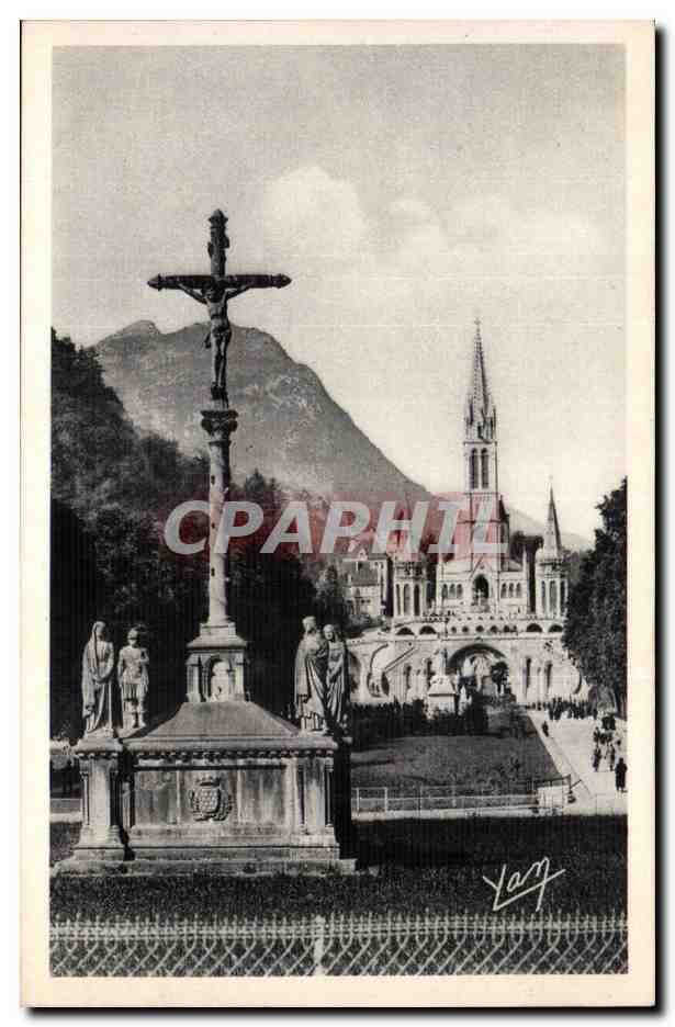 CPA Lourdes La basilique et la calvaire breton