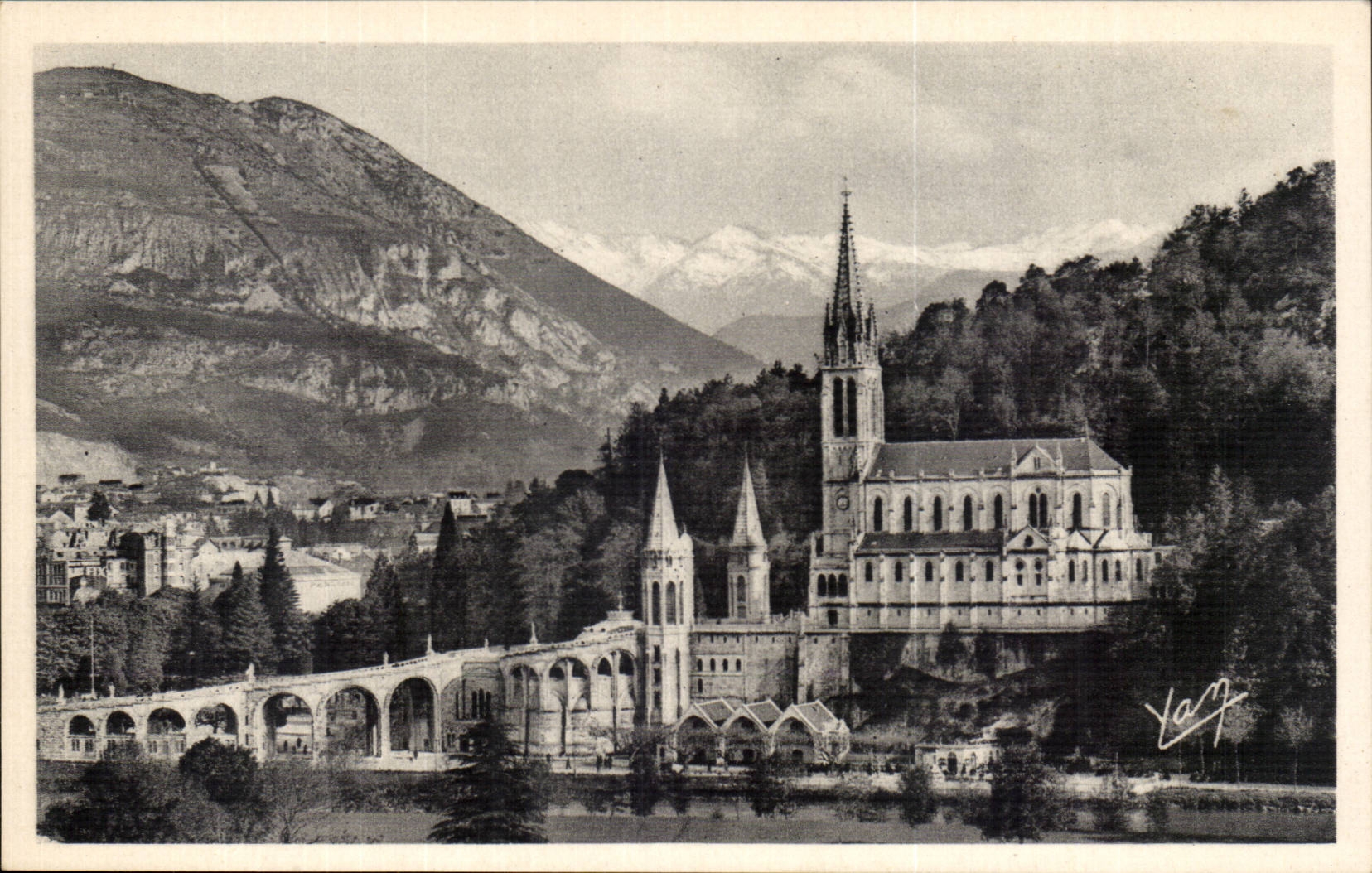 CPA Lourdes La basilique du pic du Jer