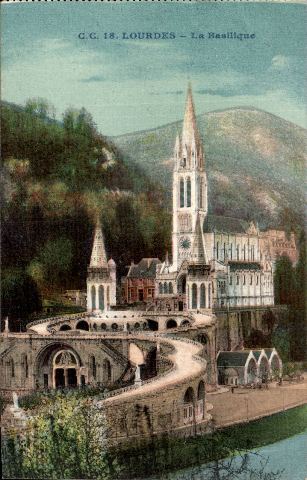 CPA Lourdes La basilique