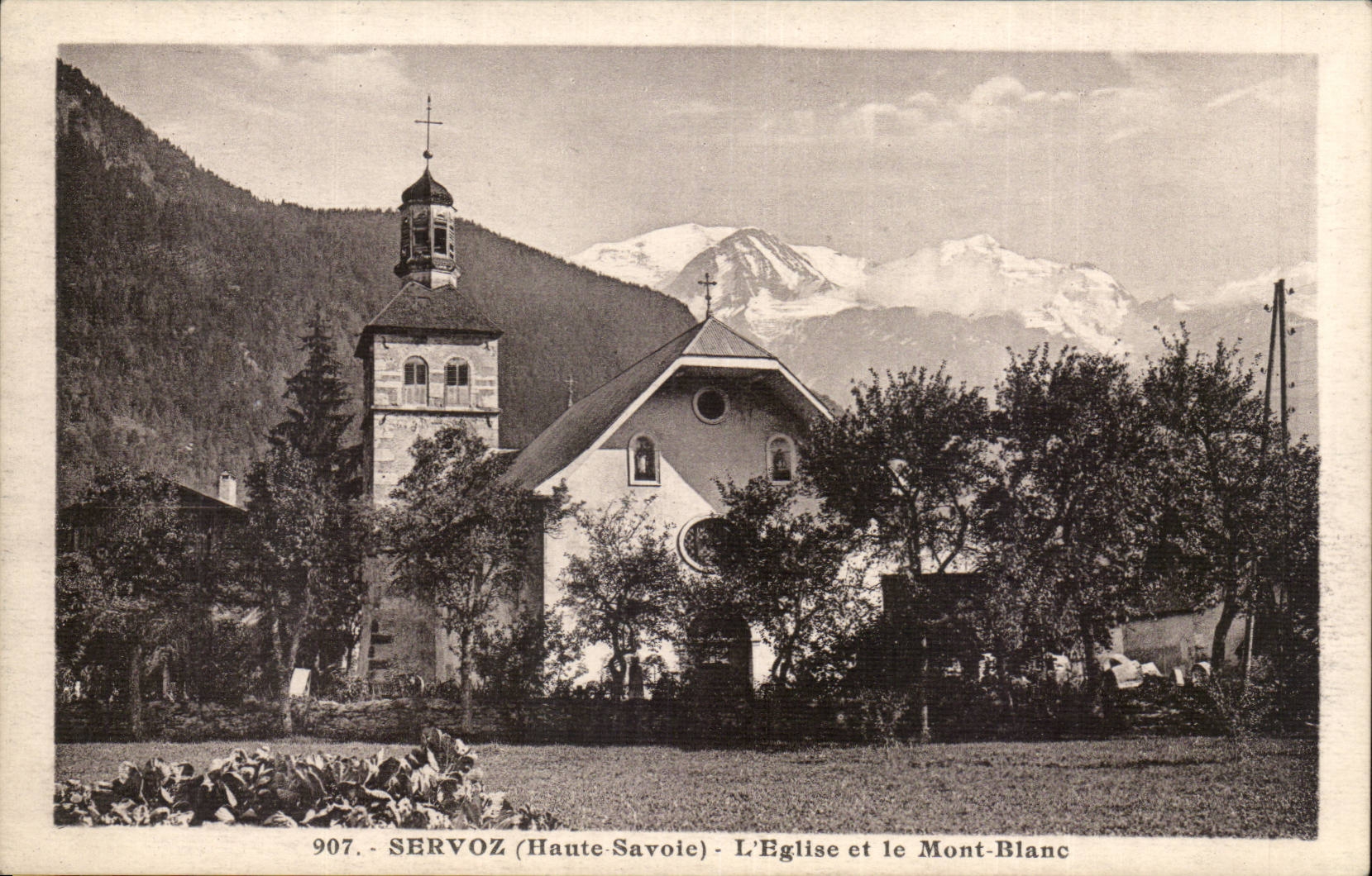 Servoz - L'Eglise et le Mont Blanc - CPA 