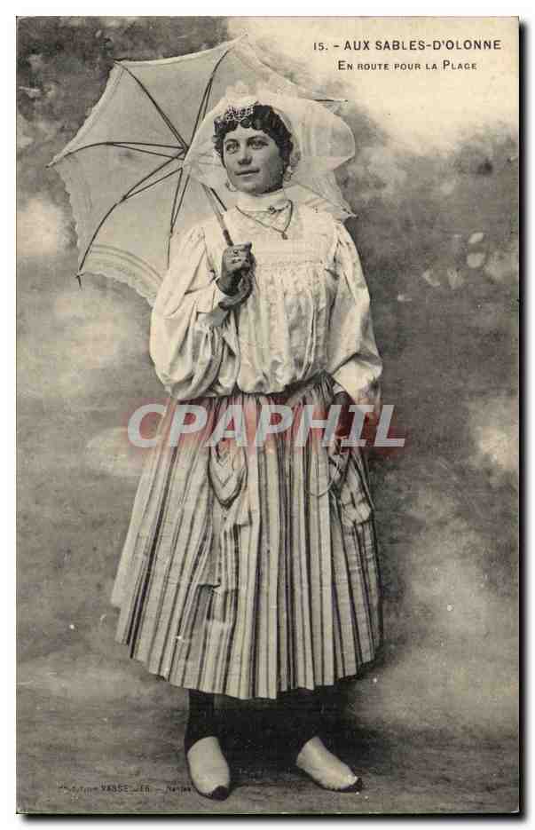Femme avec parapluie — Aux Sables-d'Olonne — En route pour la plage — éditeur Vasse & Cie, n°15