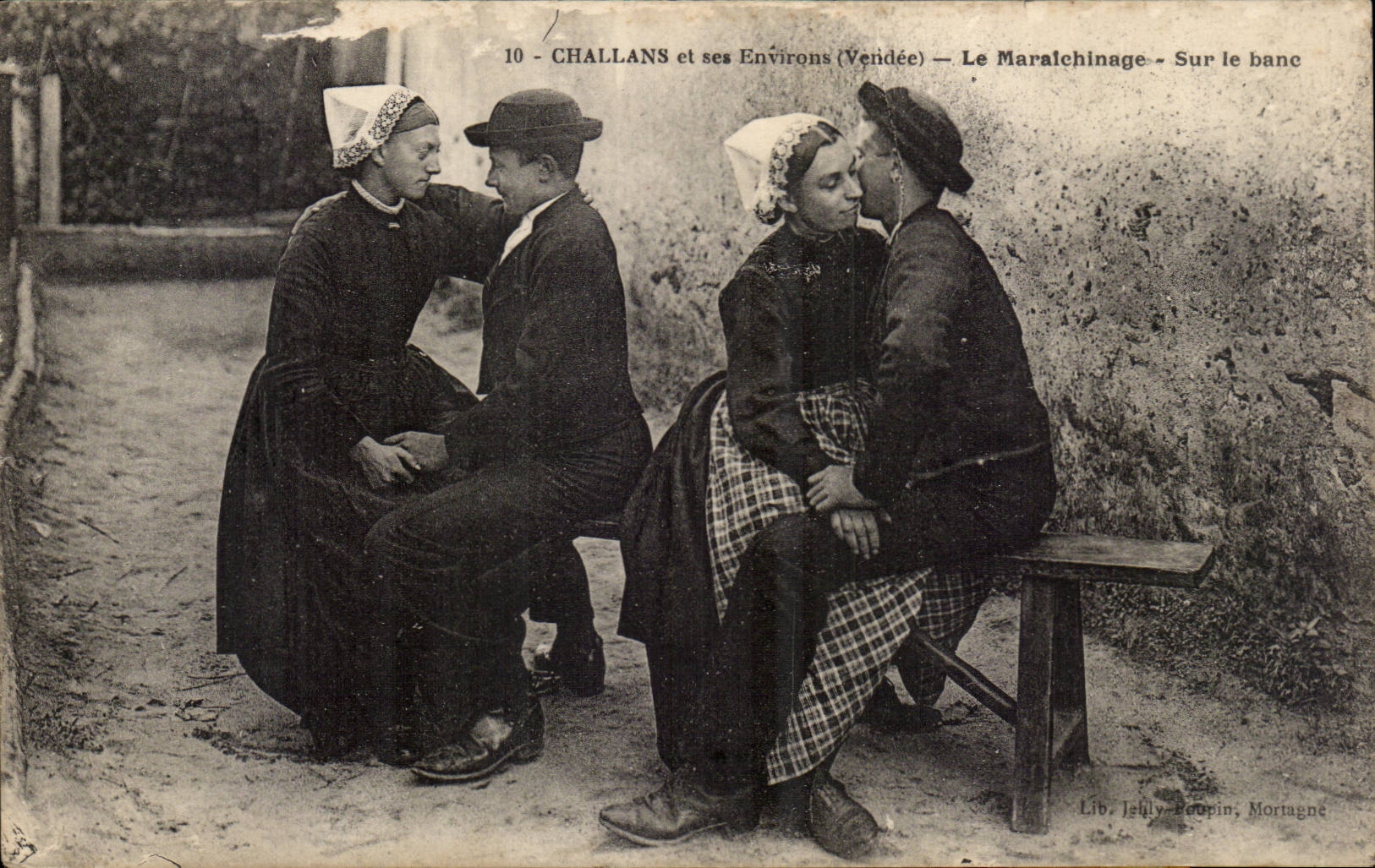 Challans et ses environs CPA La MAraichinage Sur le banc