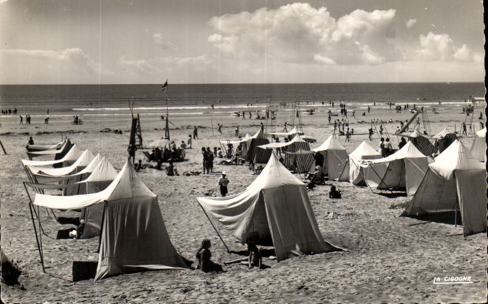 The Beach at Saint-Jean-de-Monts — Editions « La Cigogne » — n° S5.234.01