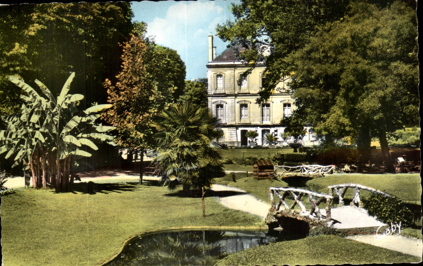 Fontenay le Comte CPM Jardin de l'hotel de ville