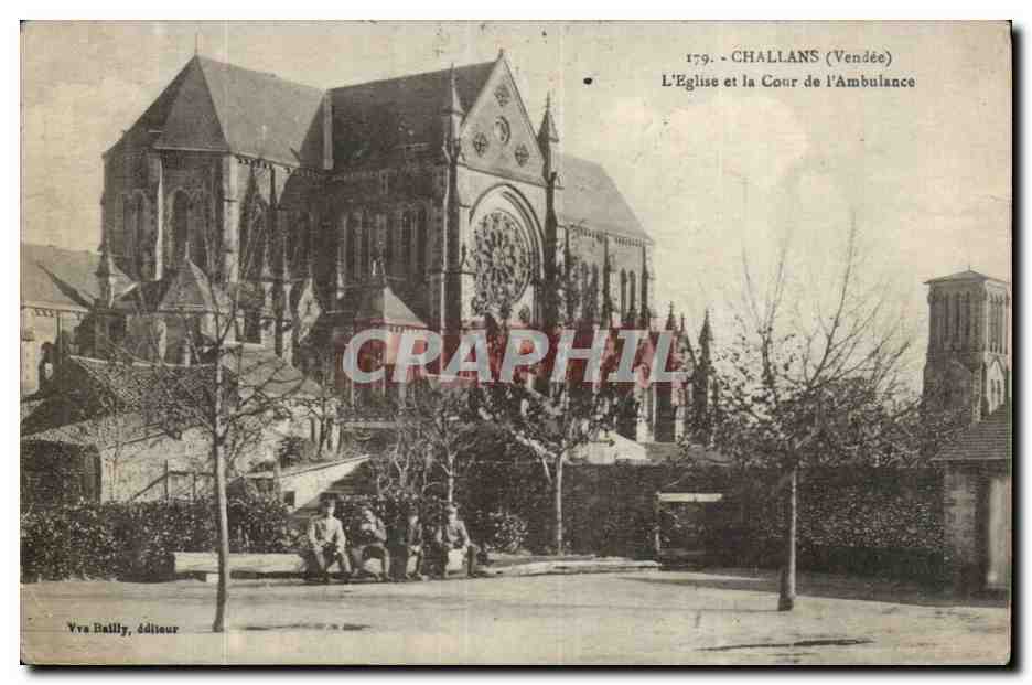 Challans CPA L'eglise et la cour de l'ambulance
