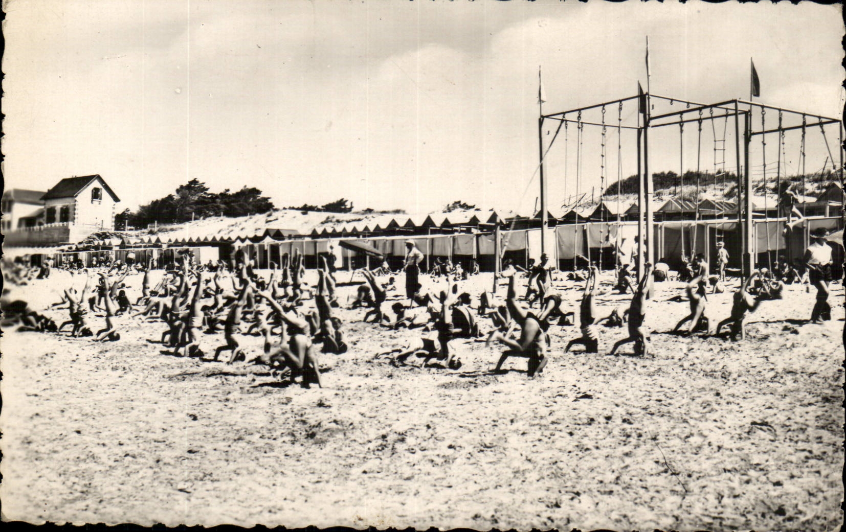Plage de Saint Gilles sur Vie CPA La lecon de culture physique
