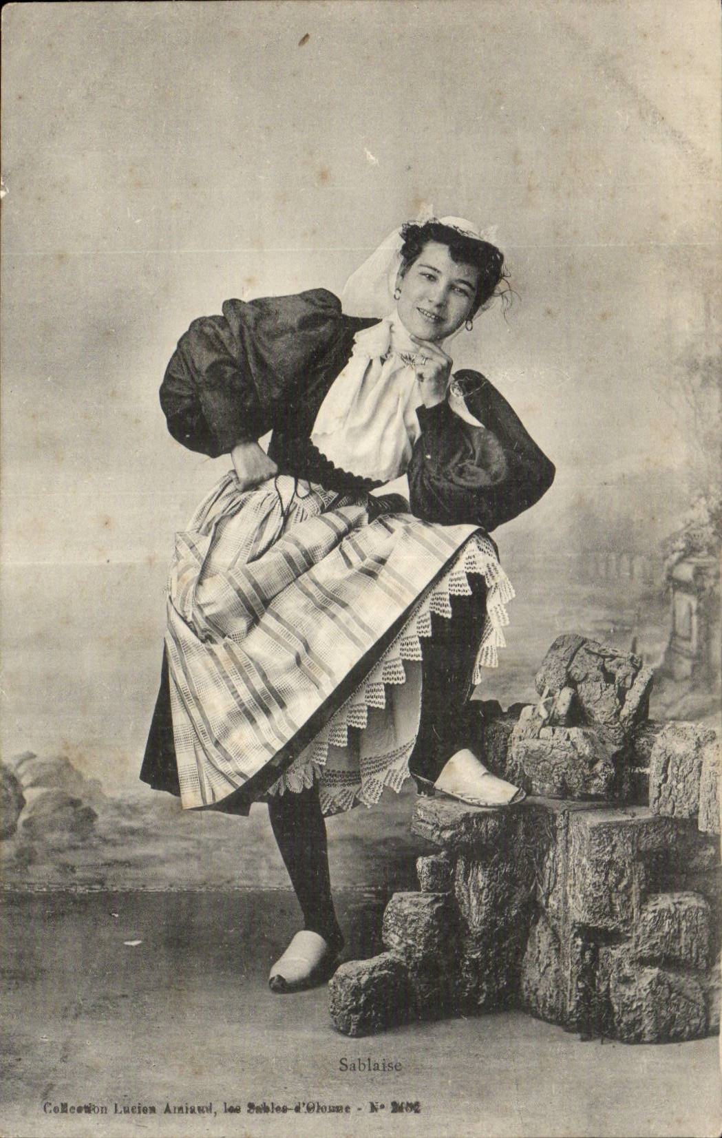CPA Folklore Costumes Vendee Sablaise 