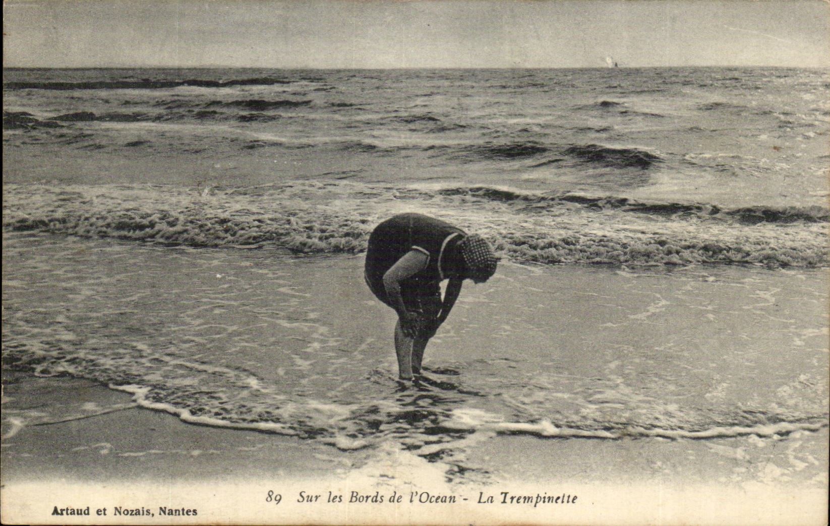 CPA Folklore Costumes Vendee Sur les bords de l'ocean La Trempinette