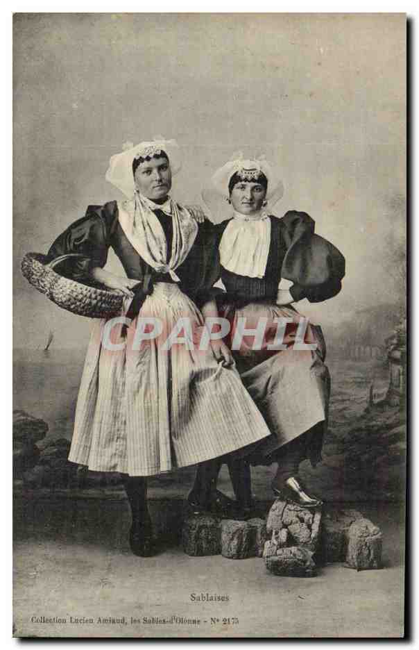 CPA Folklore Costume Sablaises