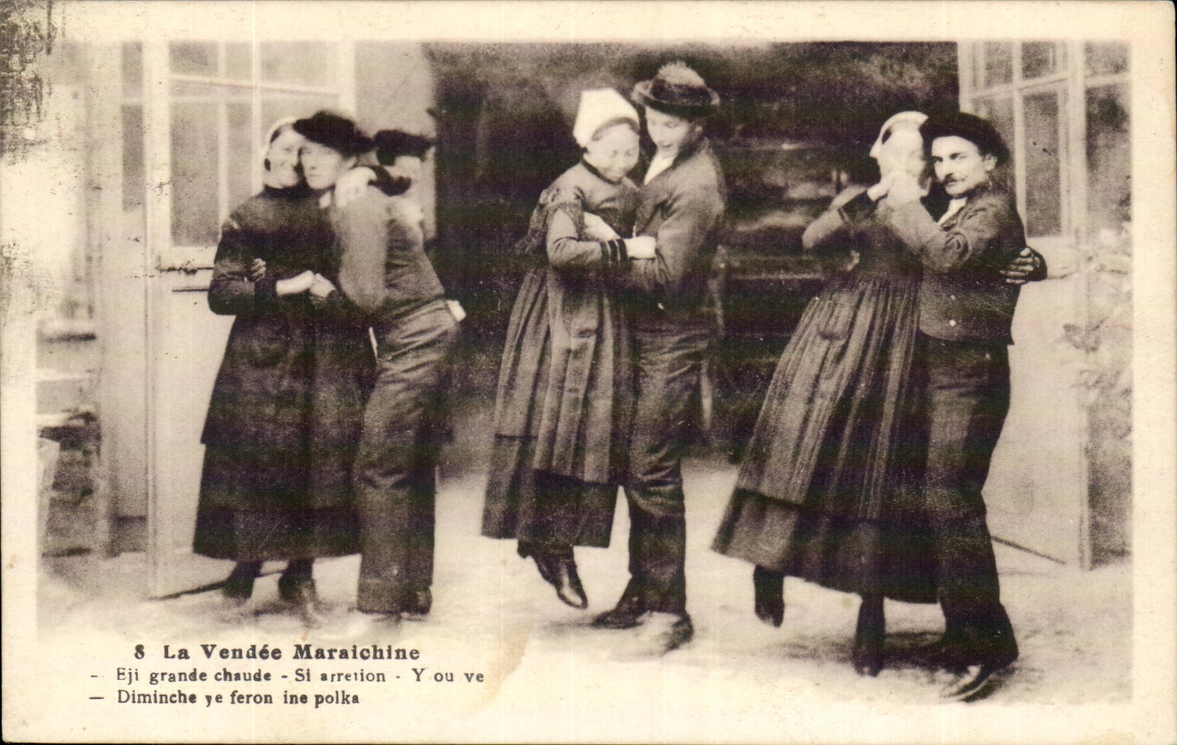 CPA Folklore Costume Sablaise La Vendee Maraichine