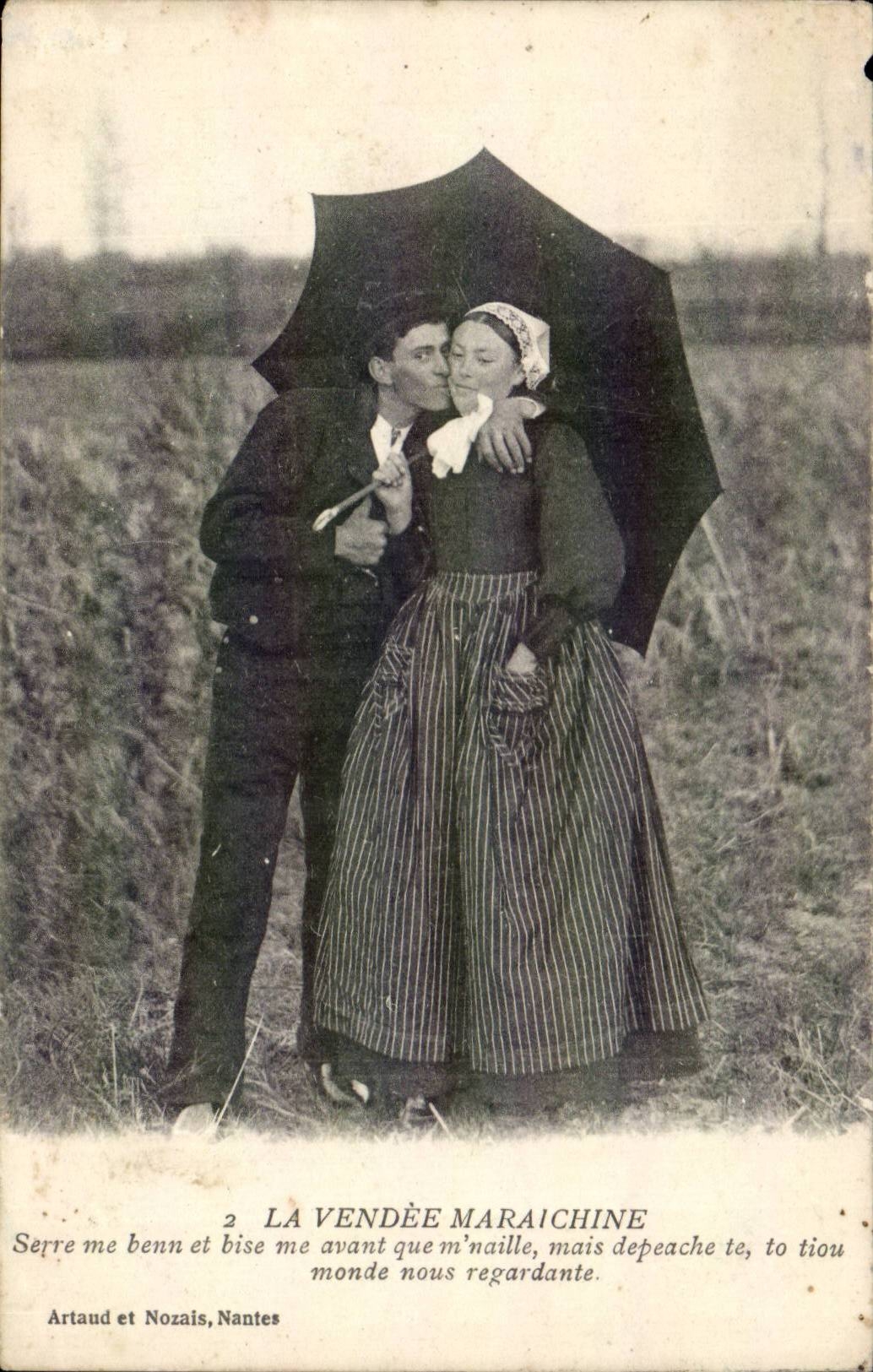 CPA Folklore Costume Sablaise La Vendee Maraichine 