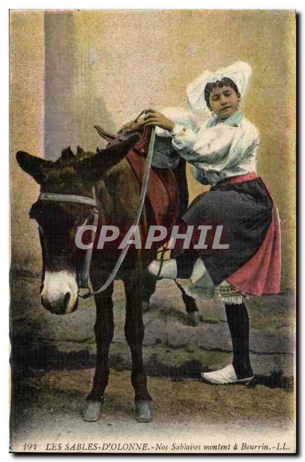 CPA Folklore Costume SAbles d'olonne Nos Sablaises montent a Bourrin (ane donkey mule)