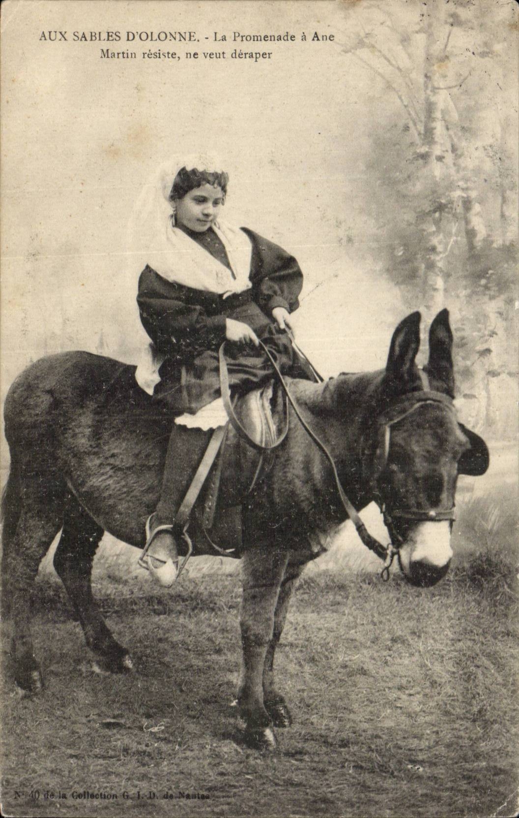 CPA Aux Sables d'olonne La promenade en ane Martin resiste ne veut deraper TOP (ane donkey)