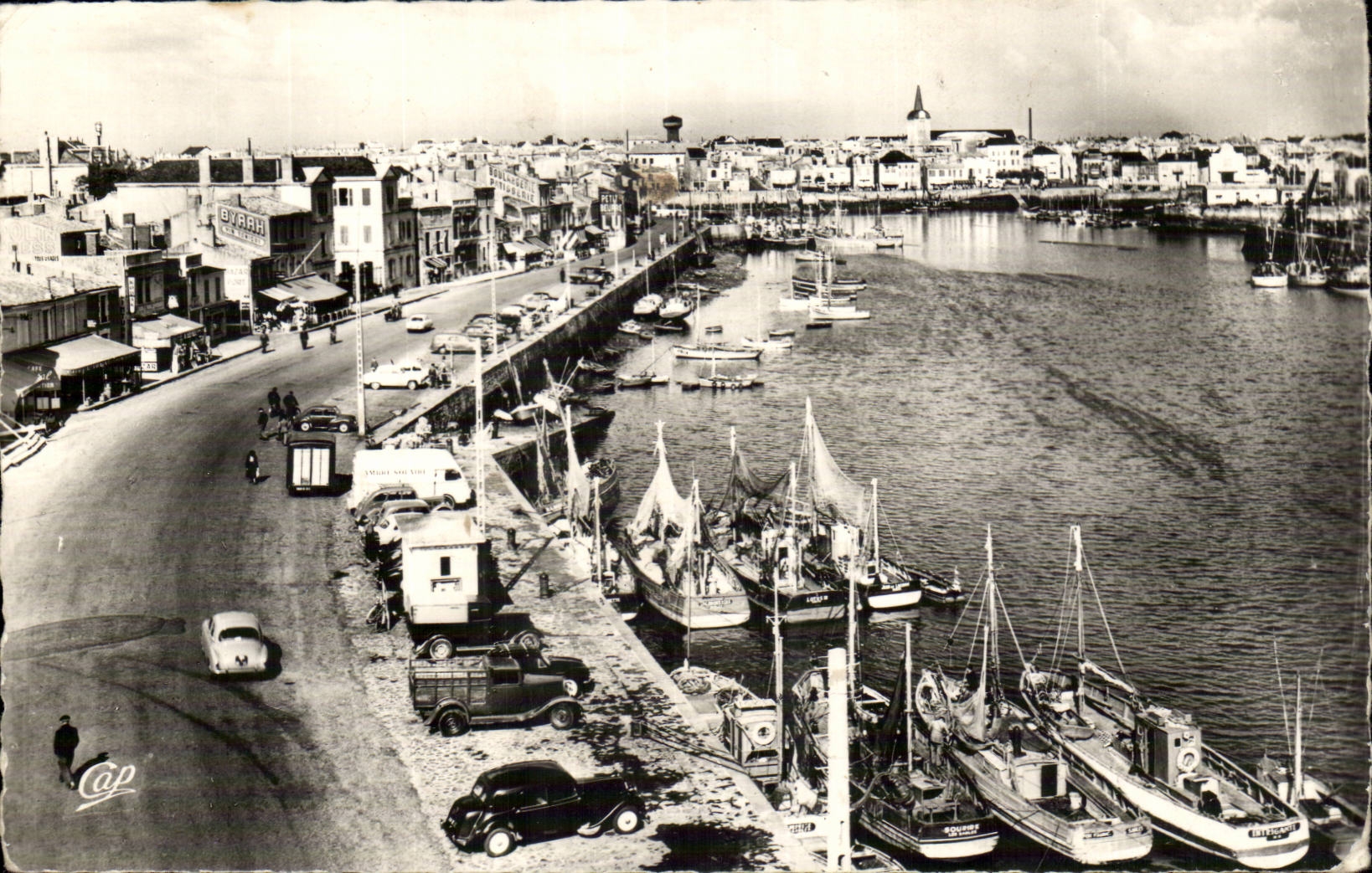 Les Sables-d'Olonne — Vue générale du Port — C.A.P. (58)