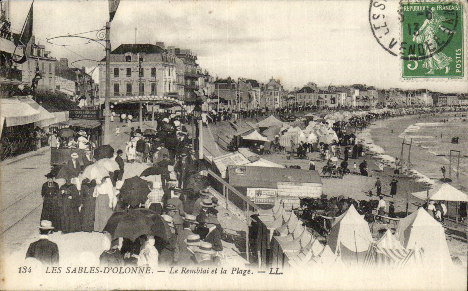 Les Sables-d'Olonne — Le Remblai et la Plage — LL.