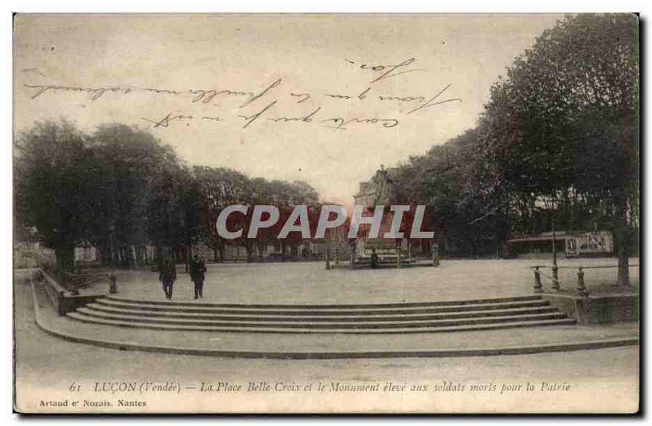 Lucon CPA La place Belle croix et le monument eleve aux soldats morts pour la France