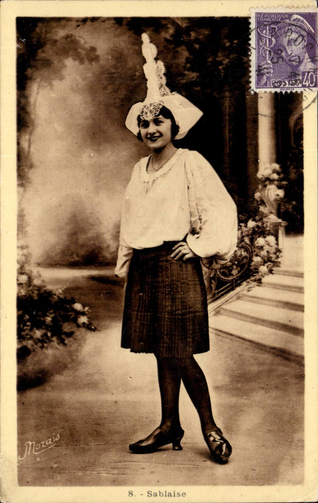 CPA Les Sables d'olonne Sablaise ( folklore costume )