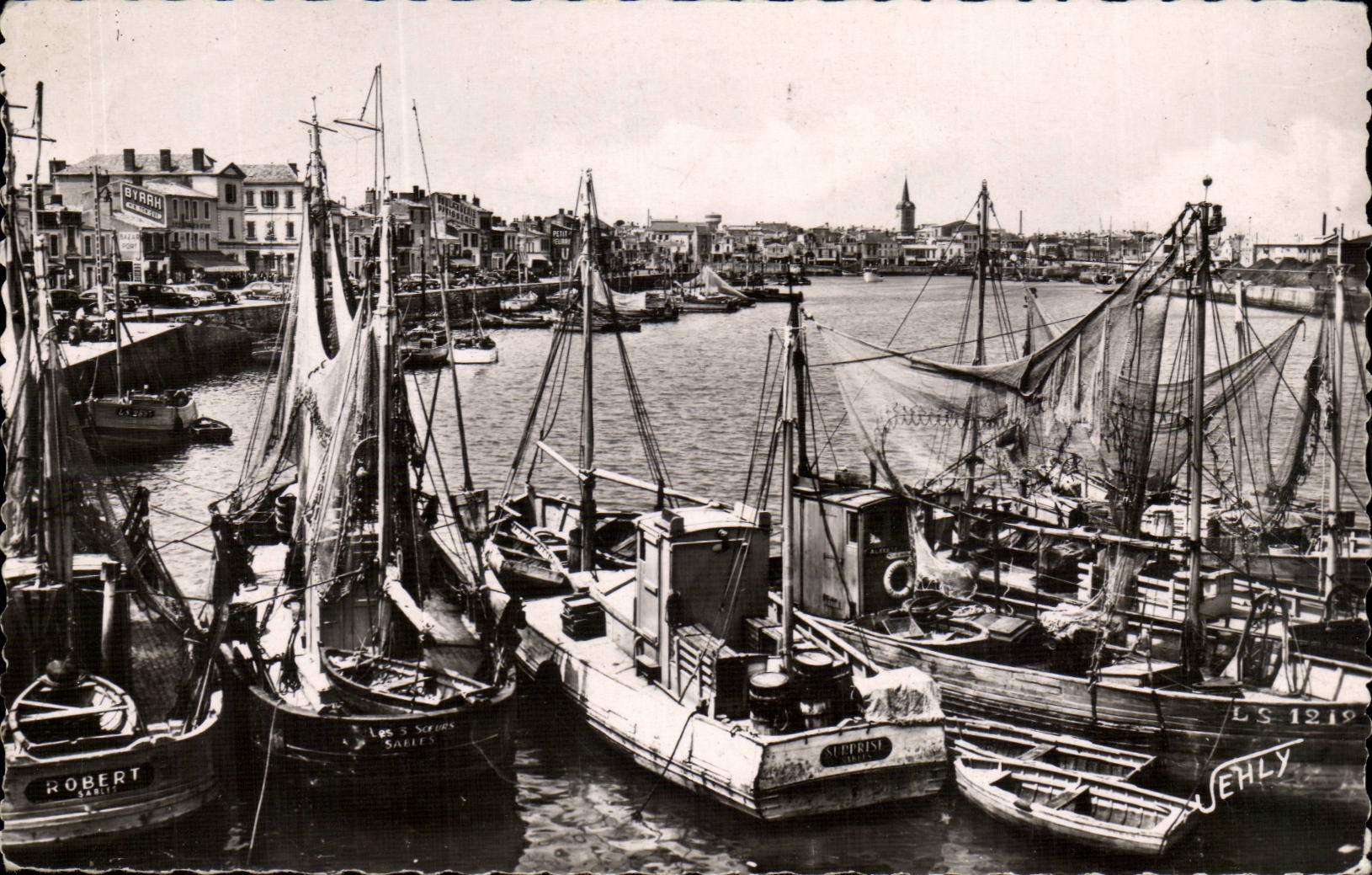 CPSM Sables d'olonne Le port Au fond Lachaume