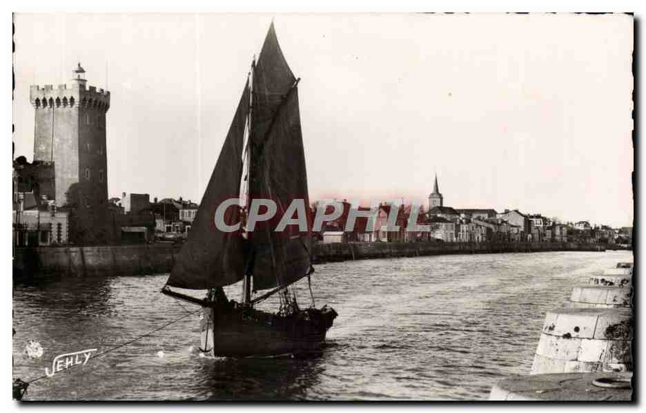 CPSM Sables d'olonne La petite jetee Le chenal La tour d'Arundel La Chaume