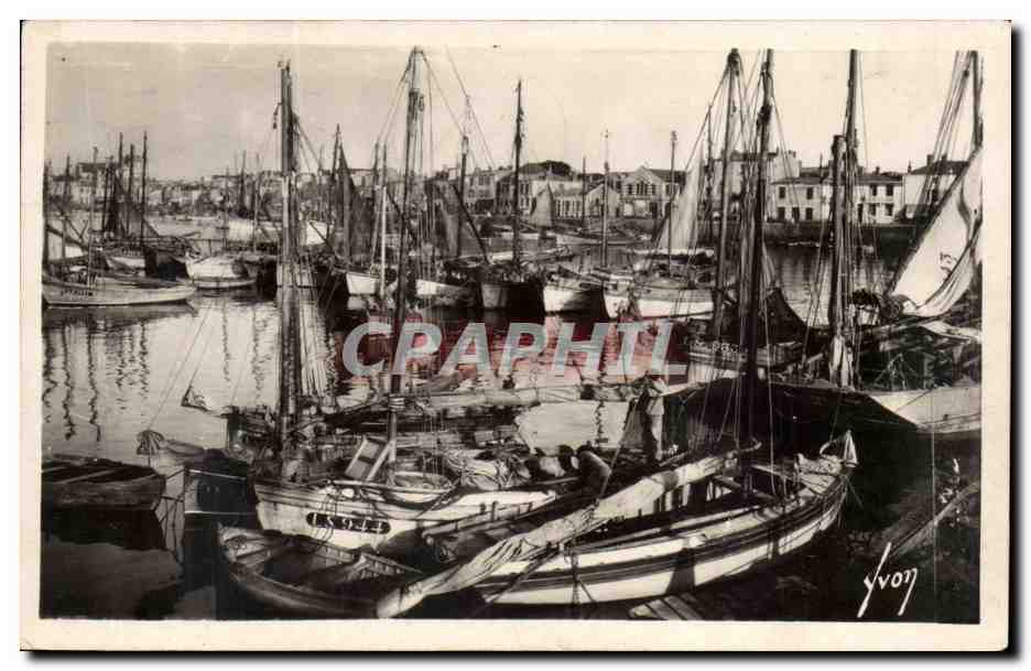 CPA Sables d'olonne un coin du port