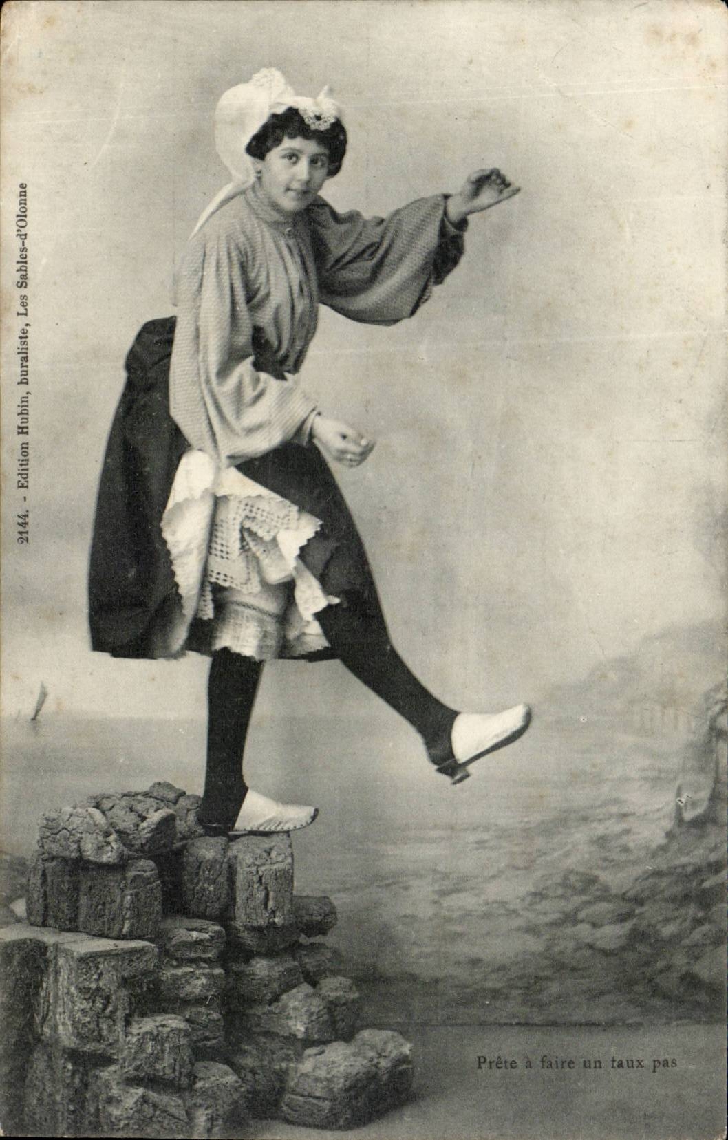 Buraliste — Prête à faire un faux pas — Edition Hulhin, Les Sables-d'Olonne, n°2144