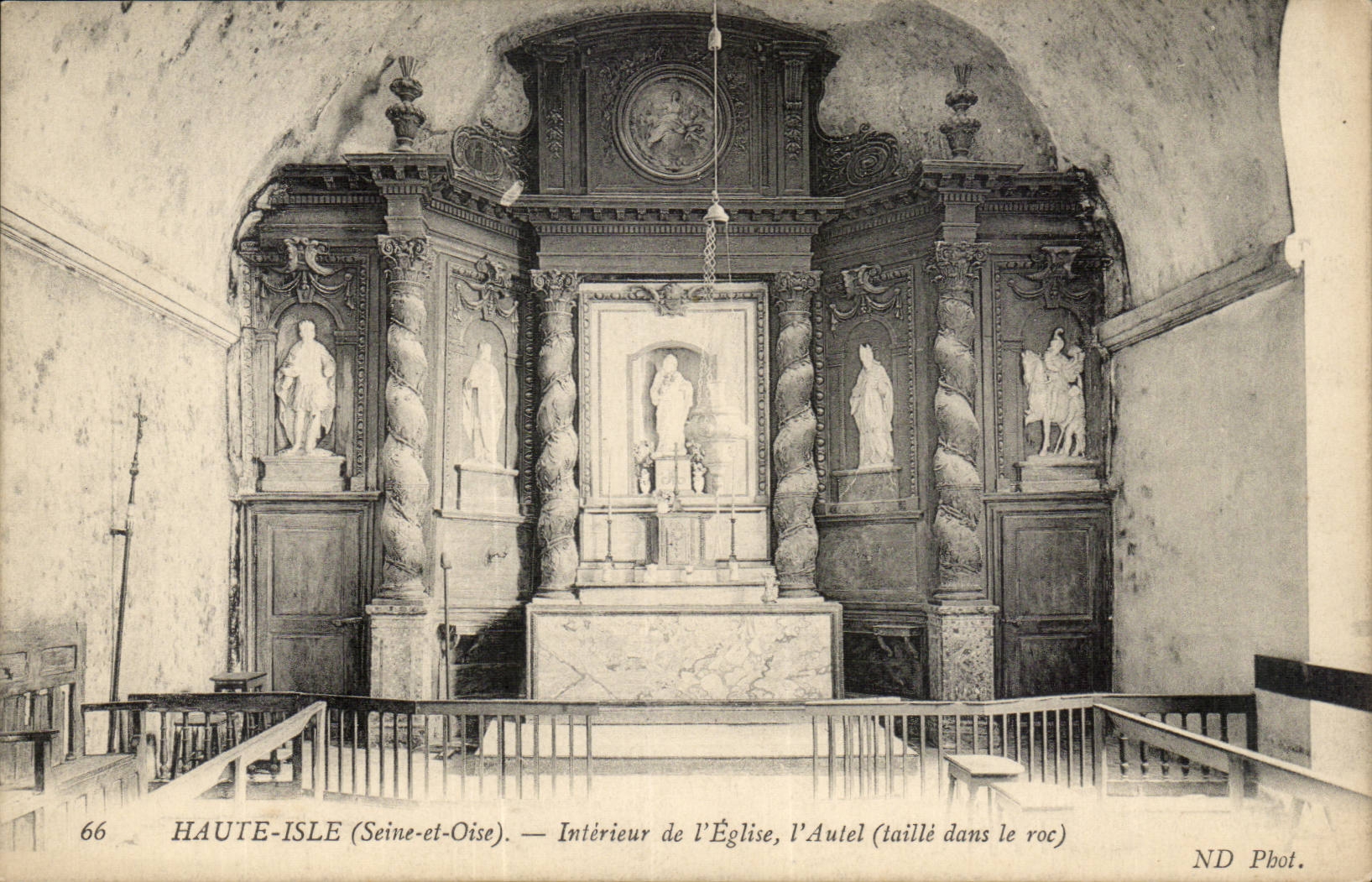 Haute Isle CPA Interieur de l'eglise (taille dans le roc)