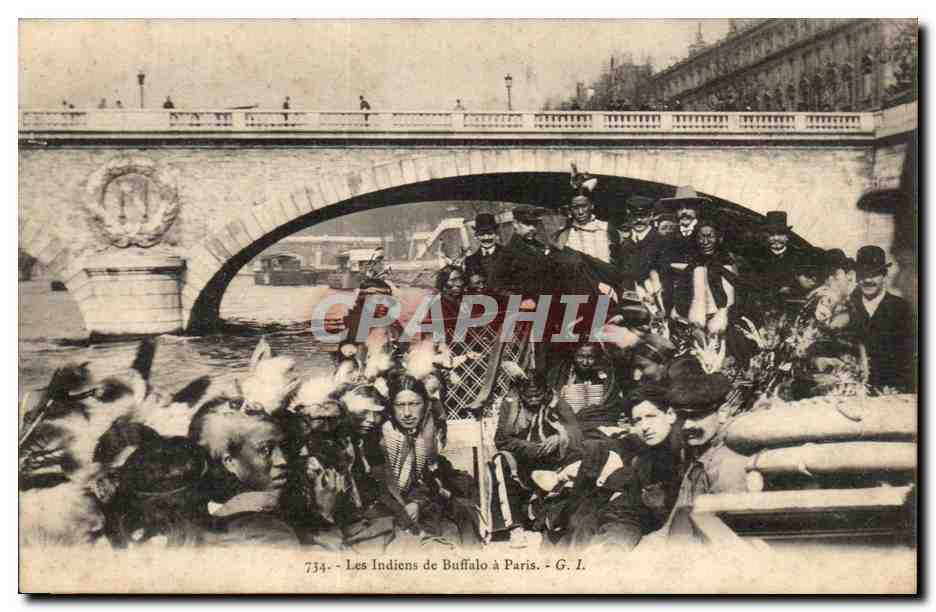 CPA Les indiens de Buffalo a Paris (Troupes de Sioux de William Cody sur les quais) (indians America New York) TOP