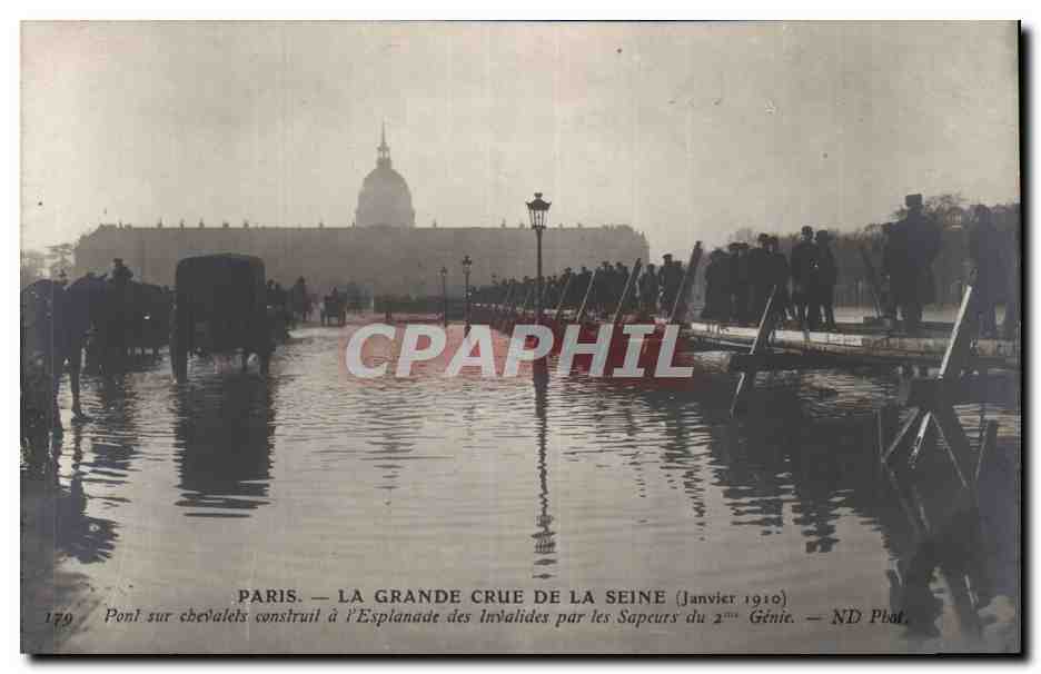 Crue de la Seine Paris CPA Inondations Pont sur Chevalets construit a l'esplanade des Invalides par les sapeurs du 2eme 