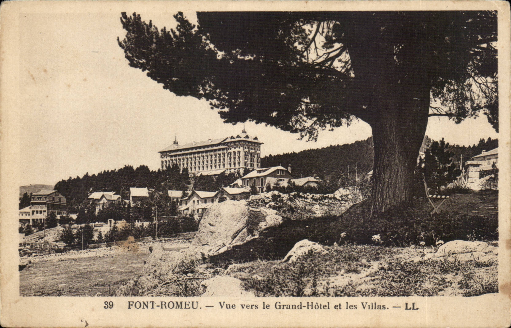 Font Romeu CPA Vue vers le Grand hotel et les villas