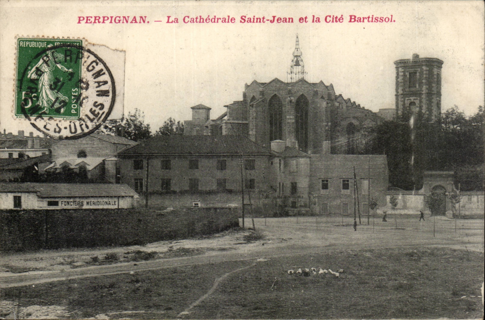 Perpignan CPA La cathedrale Saint Jean et la cite Bartissol