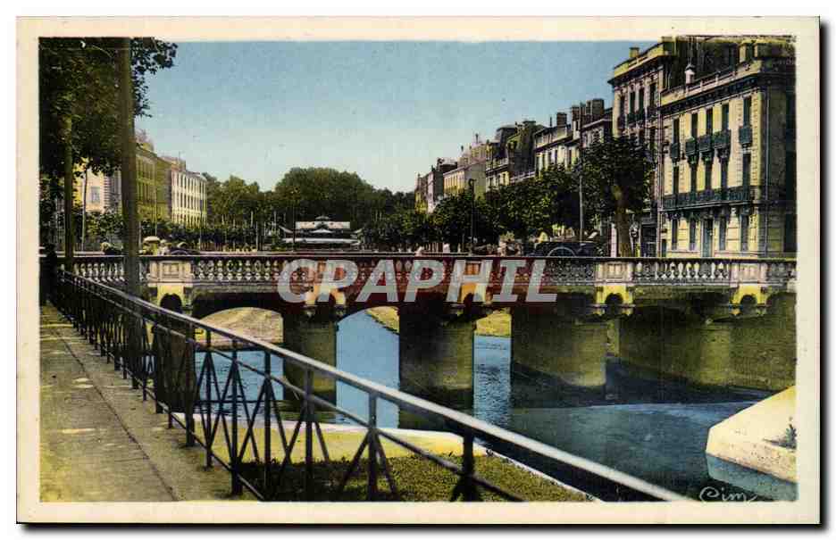 Perpignan CPA Les quais Au fond le palmarium