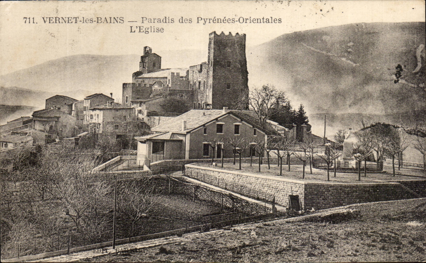 Vernet les Bains CPA Paradis des Pyrenees Orientales L'eglise