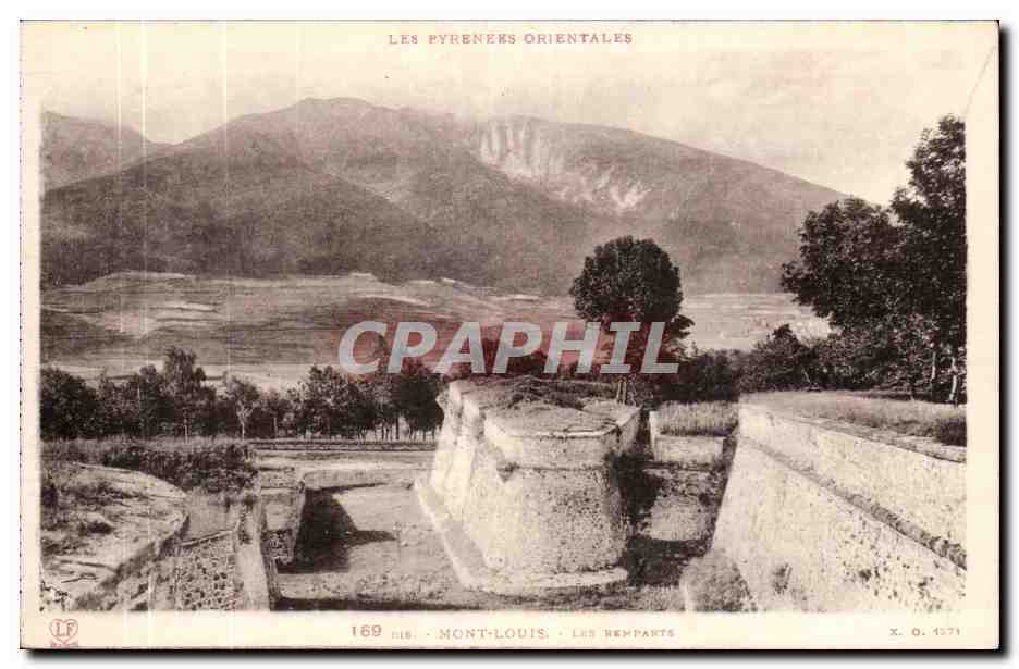 Mont Louis - Les Remparts - CPA 