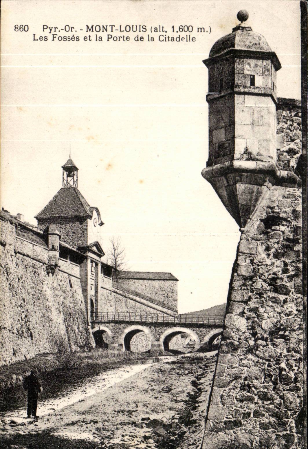 Mont Louis - Les Fosses et le Porte de la Citadelle - CPA 