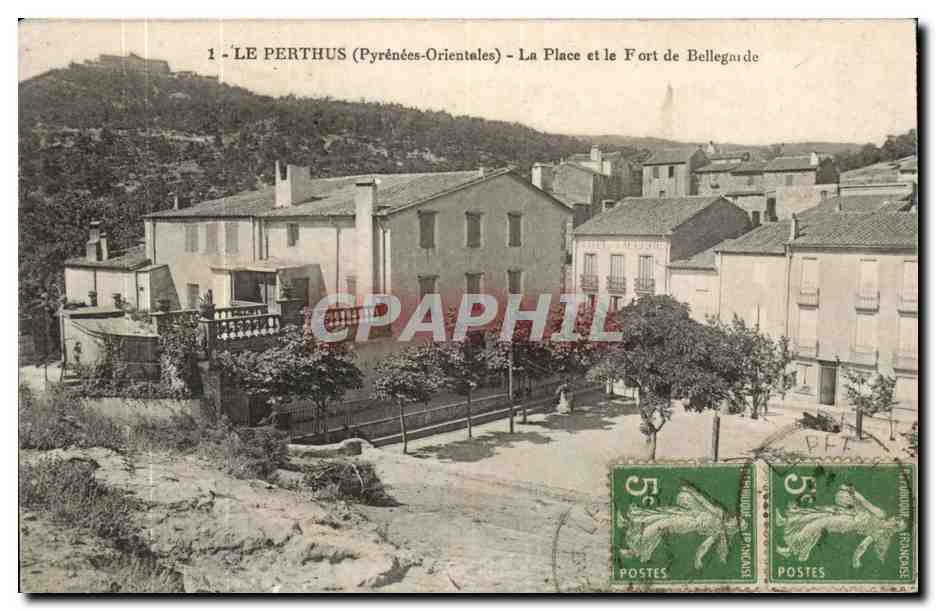 Le Perthus - La Place et le Fort de Bellegarde - CPA 
