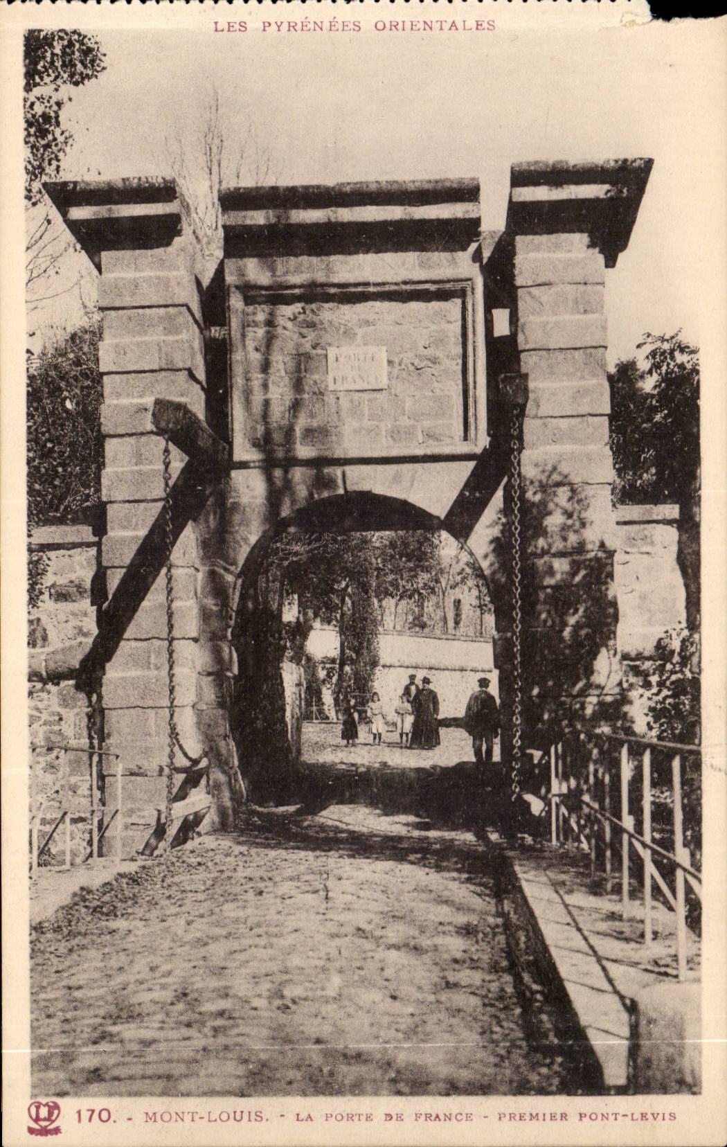 Mont Louis CPA La porte de France Premier Pont levis