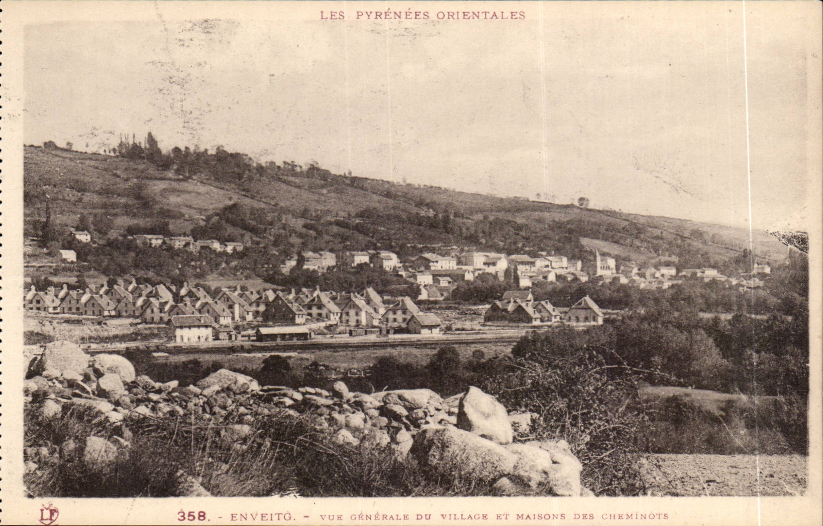 CPA enveito Vue generale du village et maisons des cheminots