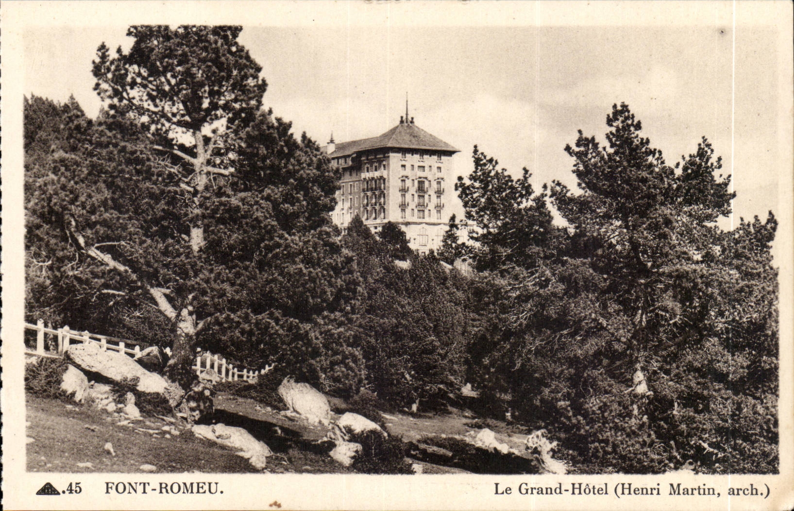 Font Romeu CPA Le grand hotel (Henri Martin)