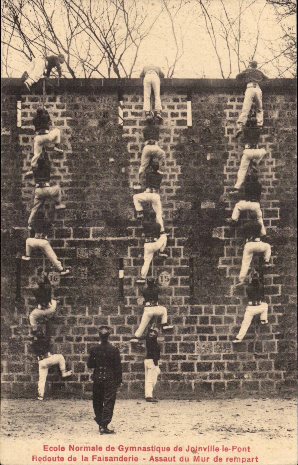 CPA Ecole normale de gymnastique et d'escrime de Joinville le pont Redoute de la Faisanderie Assaut du mur de rempart