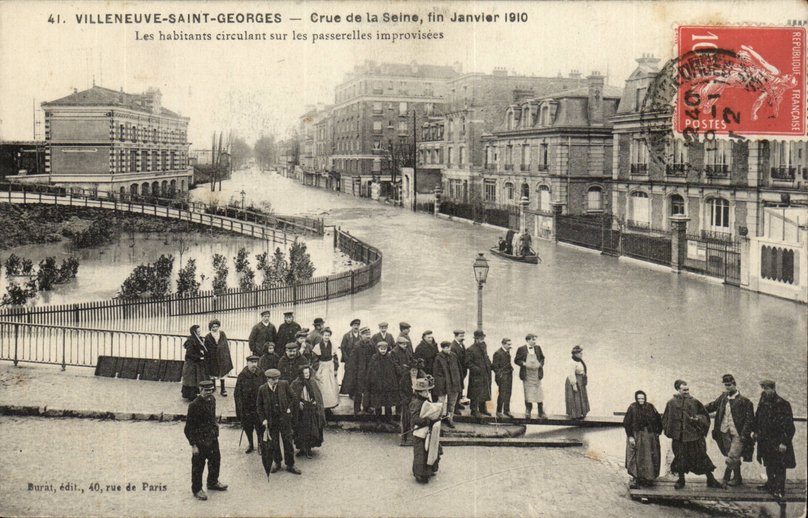 Villeneuve Saint Georges CPA Crue de la Seine fin janvier 1910 Les habitants sur les passerelles improvisees