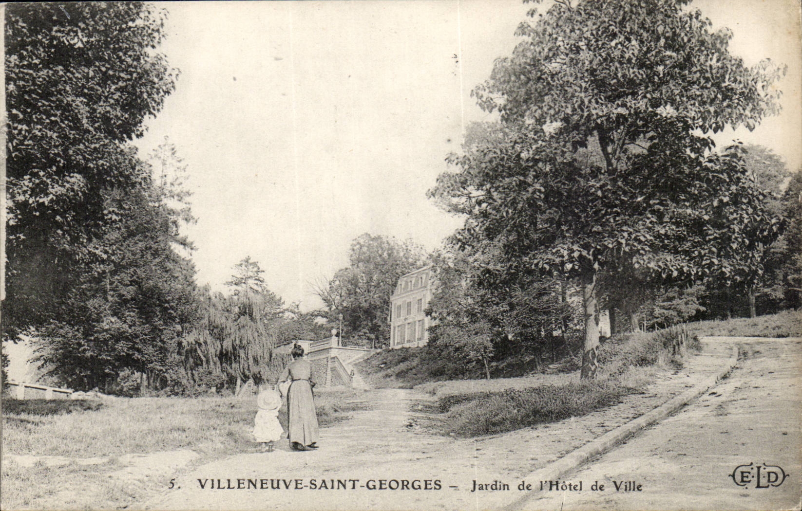 Villeneuve Saint Georges CPA Jardin de l'hotel de ville