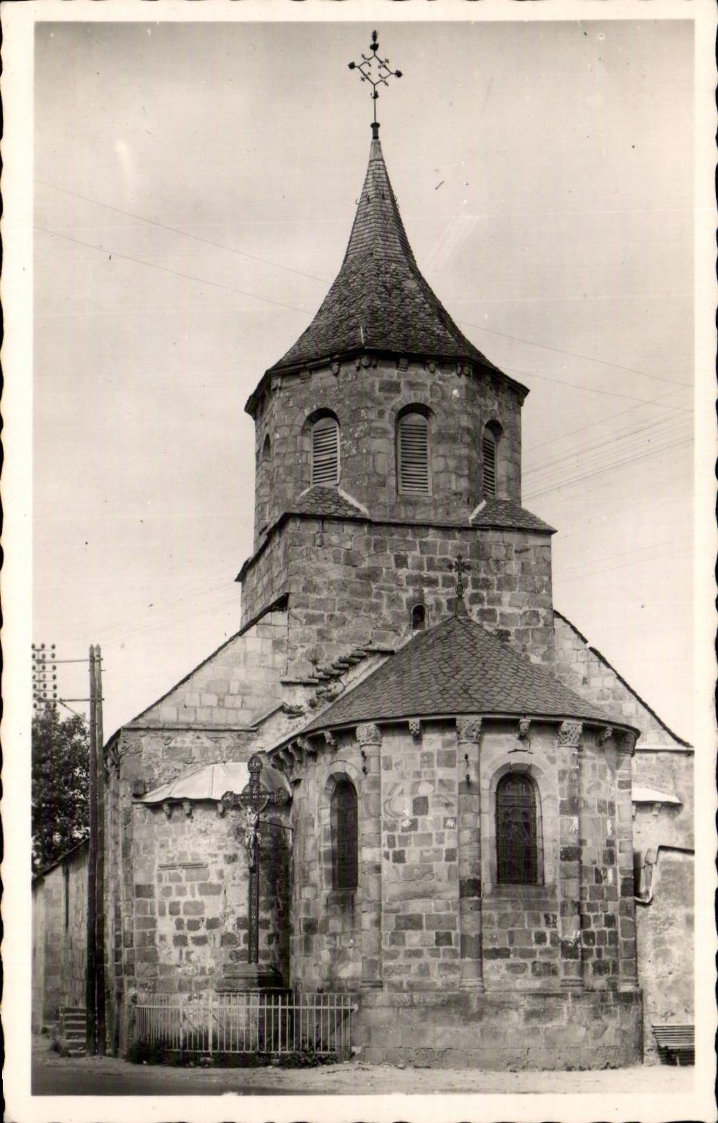Bourg-Lastic (P.-de-D.) — L'Église (XIIe s.), classée monument historique