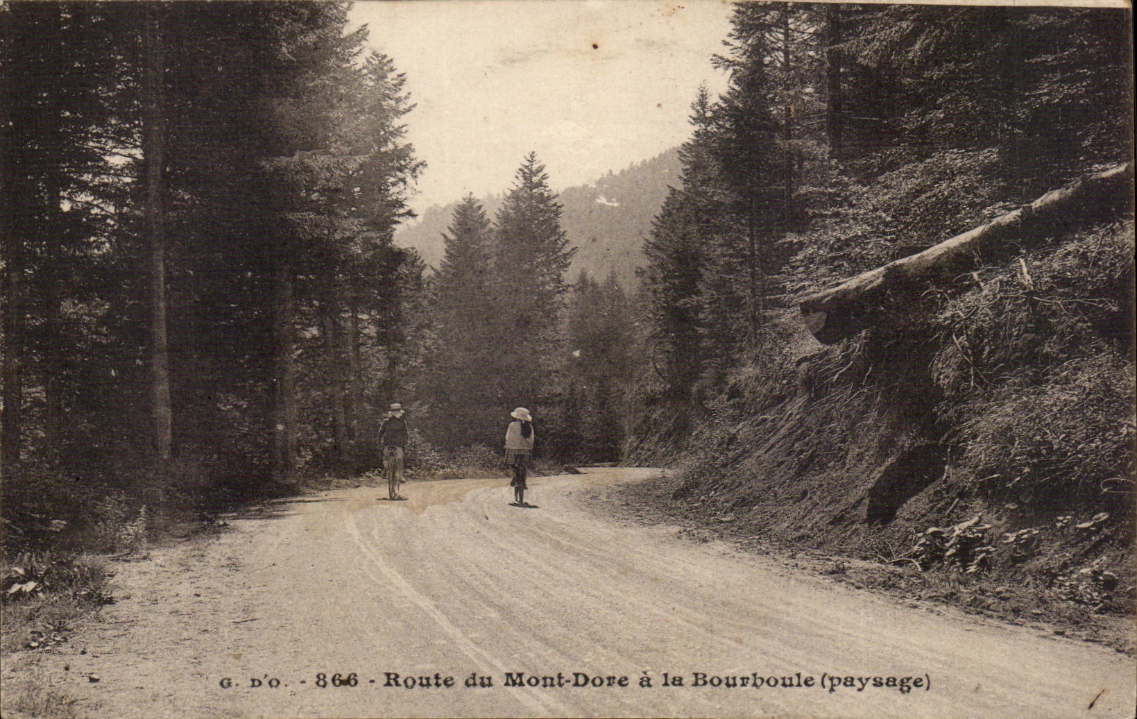 CPA Auvergne Route du Mont Dore a la Bourboule