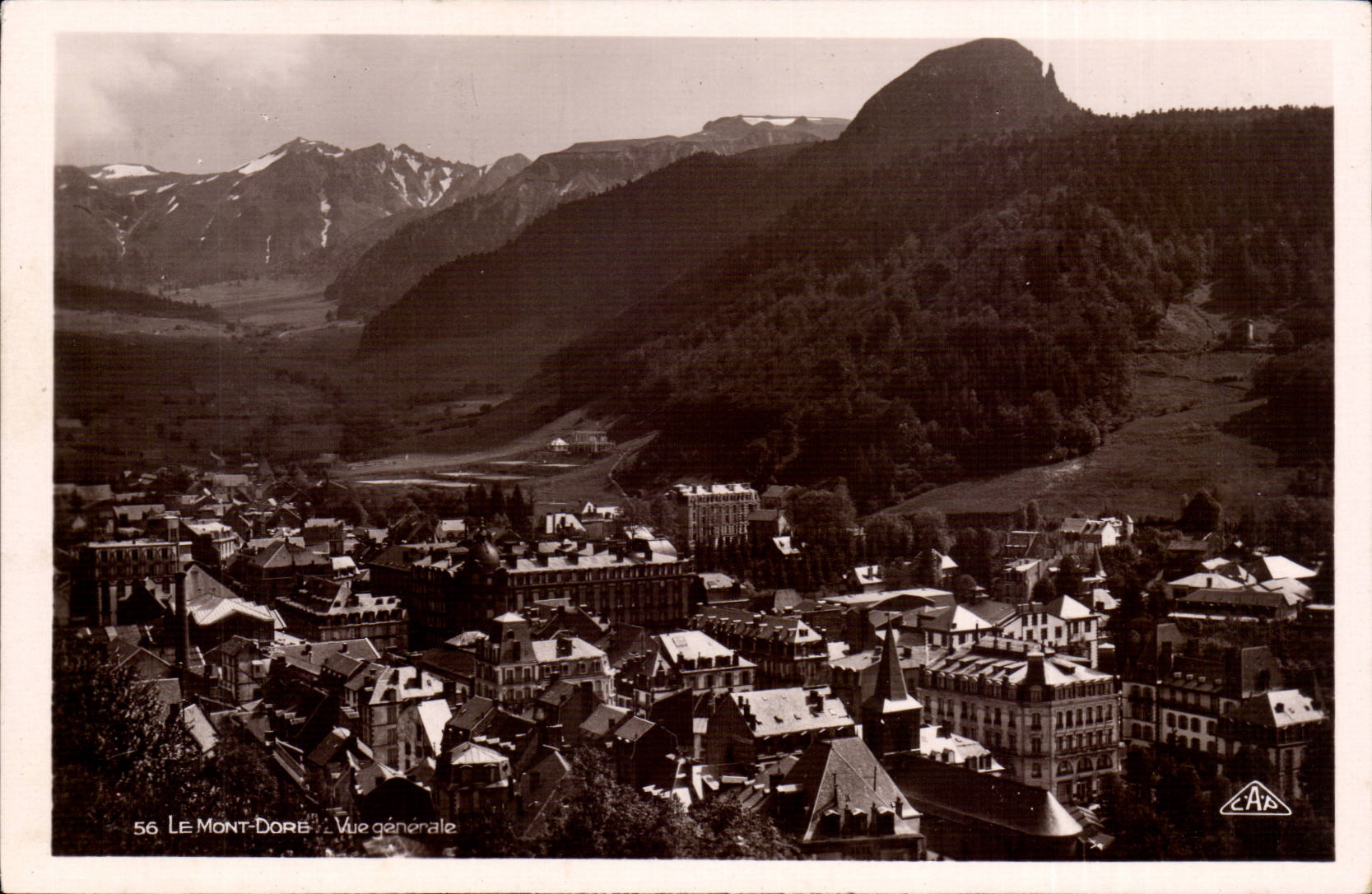 CPA Auvergne Le mont Dore Vue generale