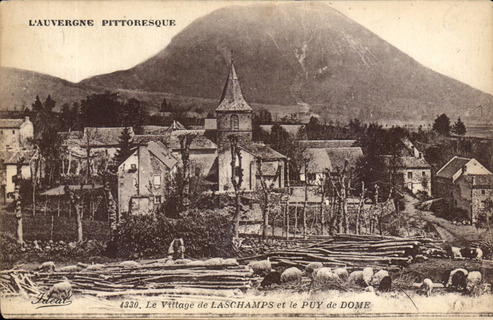 Laschamps et le Puy de Dôme — L'Auvergne pittoresque — Idéal, n° 4330