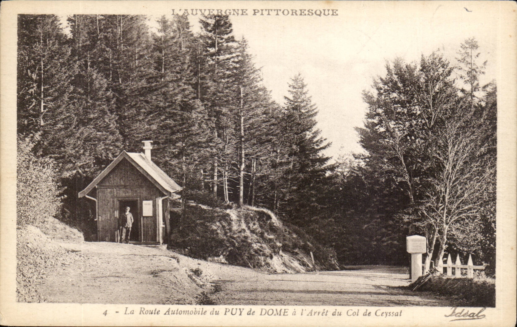 Auvergne CPA La route automobile du Puy de Dome a l'arret du col de Ceyssat