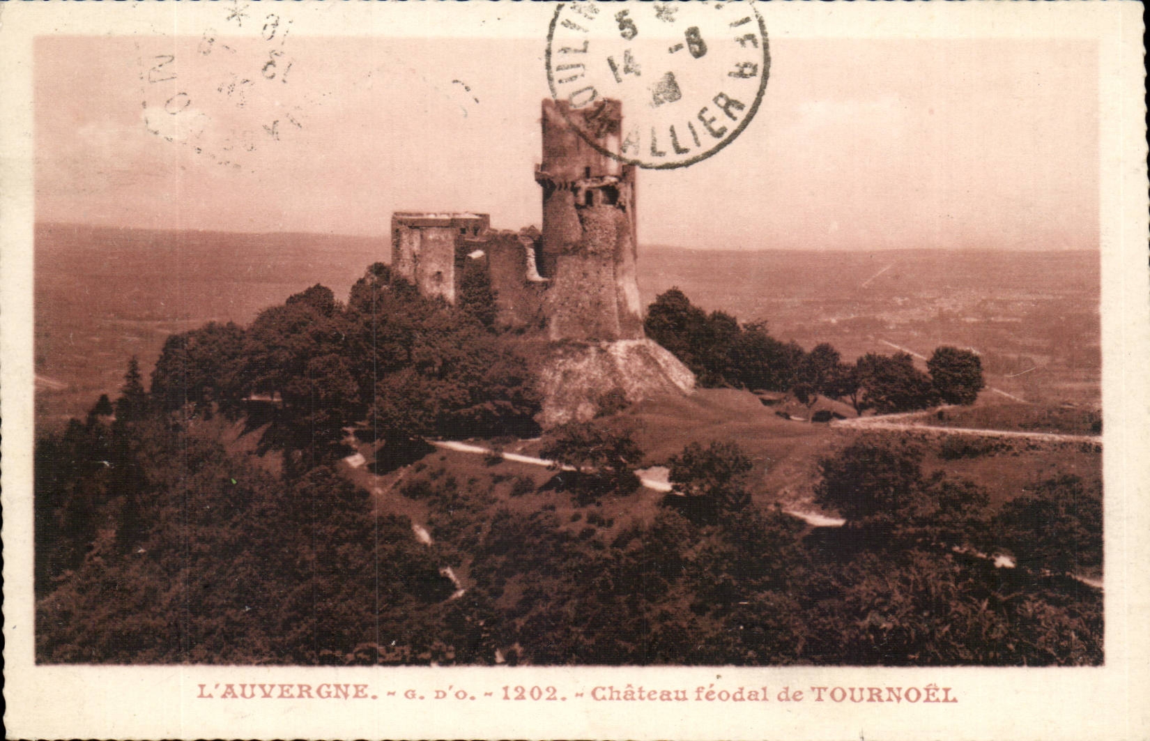 Château féodal de Tournoël — L'Auvergne — éditeur inconnu, n° de série non visible
