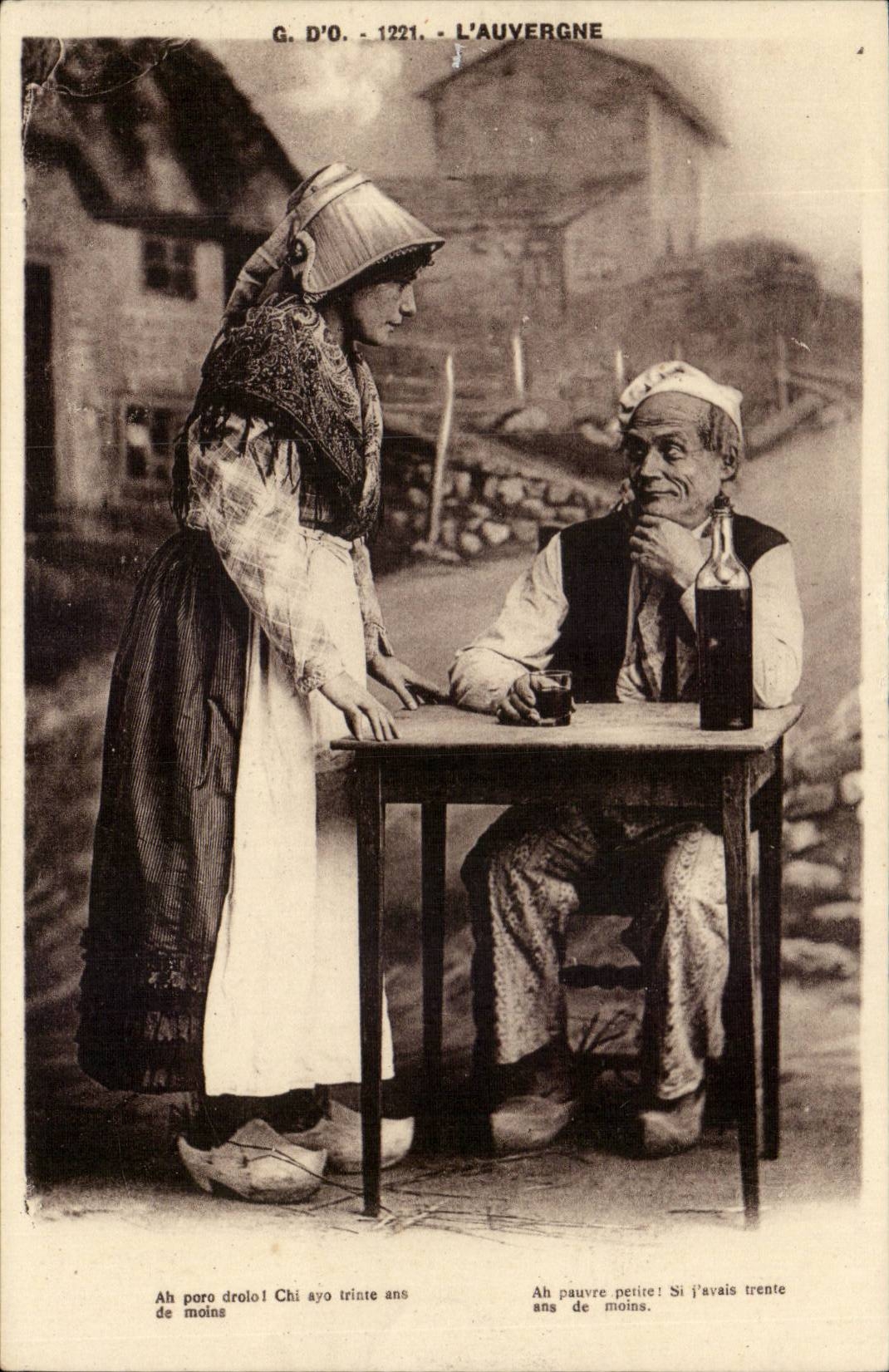 Auvergne CPA Folklore costume